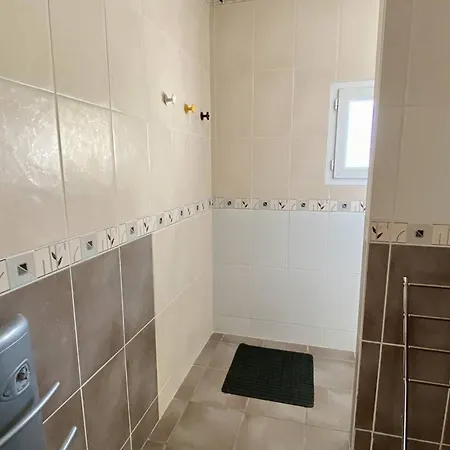 T3 Renove Avec Wifi, Proche Des Thermes De - Fr-1-495-145 Apartment *