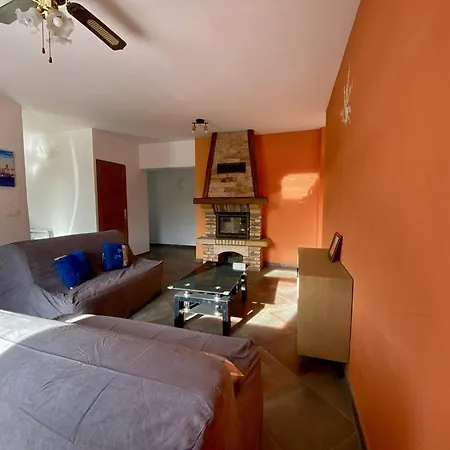 T3 Renove Avec Wifi, Proche Des Thermes De - Fr-1-495-145